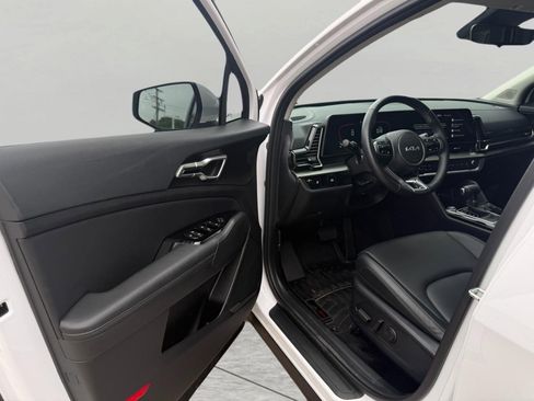 Used 2025 Kia Sportage EX FWD image 19
