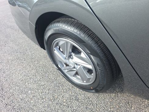 Used 2025 Hyundai Elantra SE FWD image 10