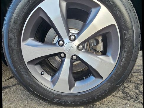 Used 2020 Jeep Cherokee Limited w/ Mopar Interior Package image 26