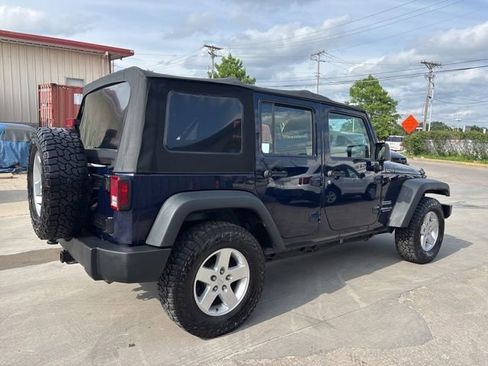 Used 2013 Jeep Wrangler Unlimited Sport w/ Max Tow Pkg AWD/4WD image 7
