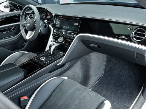 Certified 2025 Bentley Flying Spur Plug-In Hybrid AWD/4WD image 2