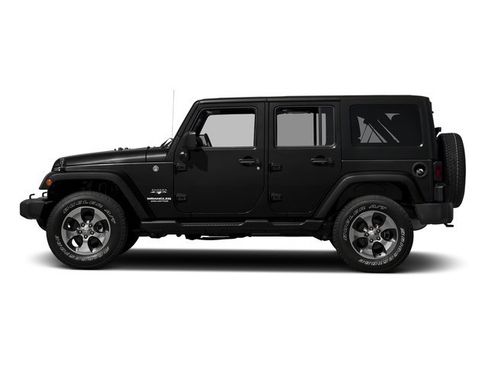 Used 2016 Jeep Wrangler Unlimited Sahara w/ Connectivity Group AWD/4WD image 3