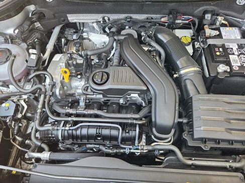 Used 2025 Volkswagen Taos SE FWD image 26