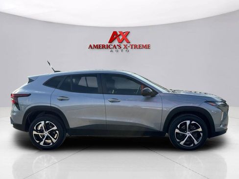 Used 2024 Chevrolet Trax RS w/ Sunroof Package FWD image 7