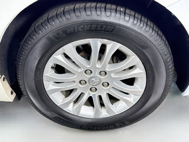 Certified 2017 Toyota Sienna XLE FWD image 34