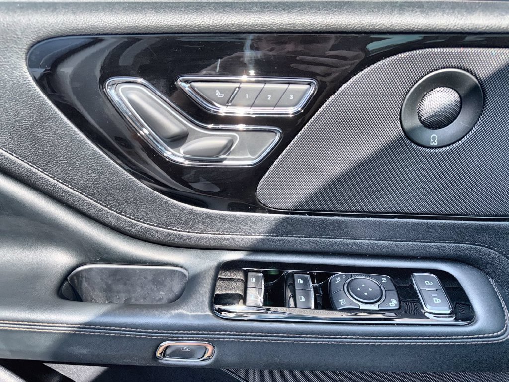 Used 2025 Lincoln Aviator 2WD w/ Equipment Group 101A image 14