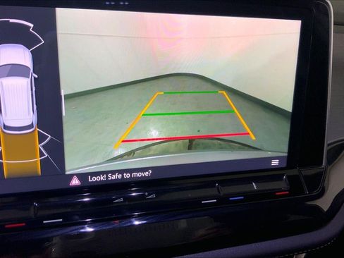 Used 2025 Volkswagen Atlas Cross Sport SE image 21