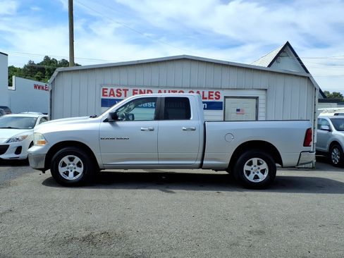 Used 2011 RAM 1500 Classic SLT RWD image 2