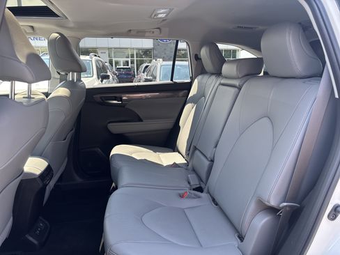 Used 2020 Toyota Highlander Limited AWD/4WD image 33