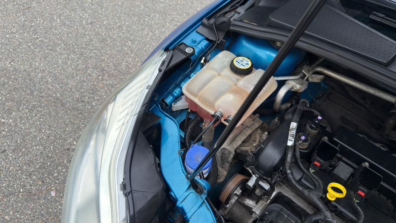 Used 2013 Ford Focus SE w/ SE Winter Pkg FWD image 40