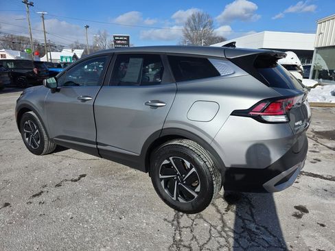 Used 2023 Kia Sportage LX image 3