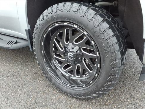 Used 2022 Chevrolet Silverado 1500 LT AWD/4WD image 4