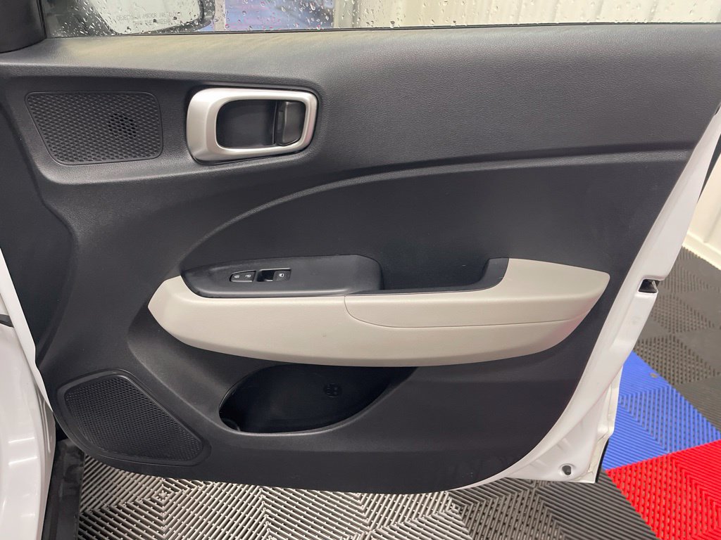 Used 2022 Hyundai Venue SEL w/ Cargo Package FWD image 20