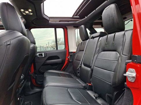 Used 2021 Jeep Wrangler Unlimited Sahara w/ Cold Weather Group image 10