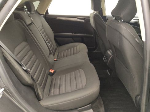 Used 2018 Ford Fusion SE w/ Fusion SE Technology Package FWD image 19