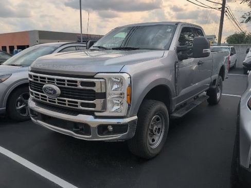 Used 2023 Ford F250 XLT AWD/4WD image 3