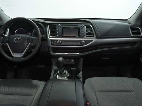 Used 2016 Toyota Highlander LE image 16
