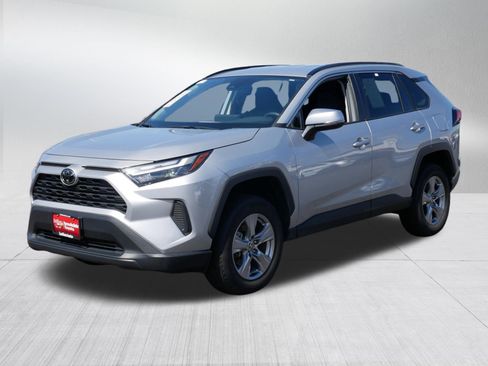 Certified 2025 Toyota RAV4 XLE AWD/4WD image 3