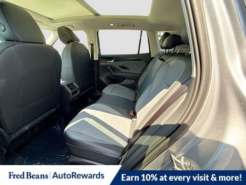 New 2025 Volkswagen Tiguan SE image 12