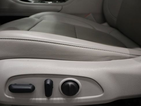 Used 2023 GMC Acadia SLT image 23