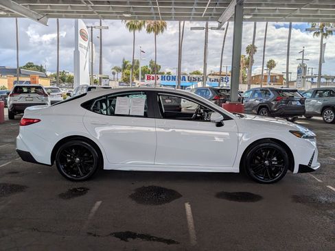 Certified 2025 Toyota Camry SE FWD image 5