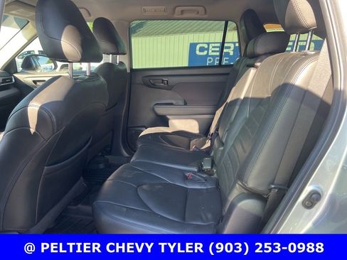 Used 2023 Toyota Highlander LE image 10