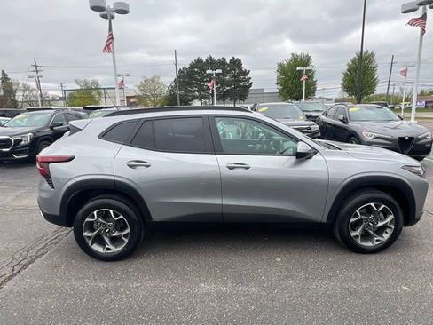 Certified 2024 Chevrolet Trax LT w/ Driver Confidence Package FWD image 7
