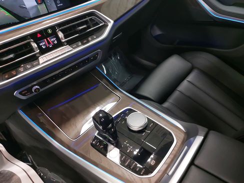 Used 2022 BMW X5 xDrive40i w/ Parking Assistance Package image 27