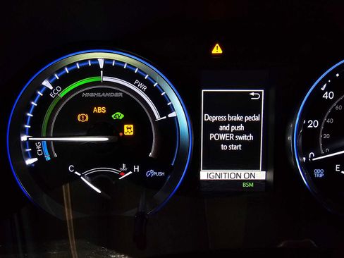 Used 2019 Toyota Highlander XLE image 25