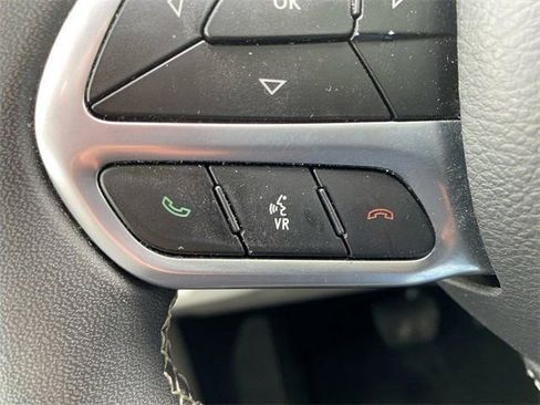 Used 2023 Chrysler Pacifica Limited image 30