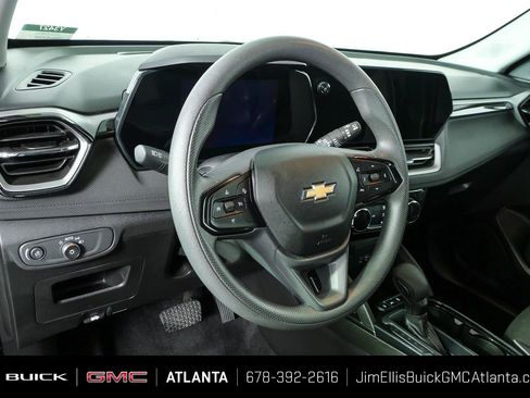 Used 2025 Chevrolet TrailBlazer LT AWD/4WD image 4