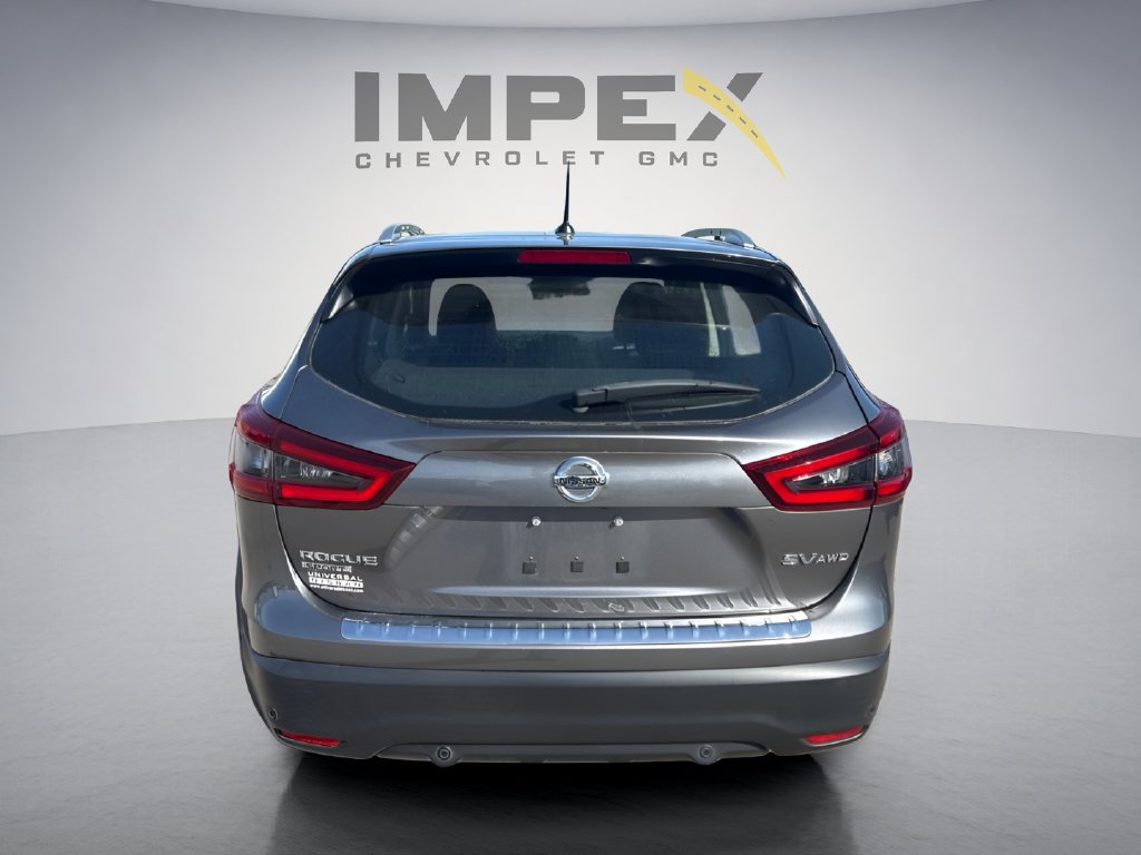 Used 2022 Nissan Rogue Sport SV AWD/4WD image 3