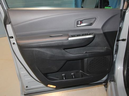 Used 2023 Toyota Sienna XSE image 5