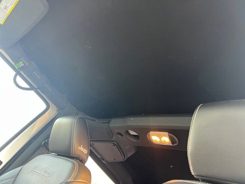 Used 2018 Jeep Wrangler Sport image 25