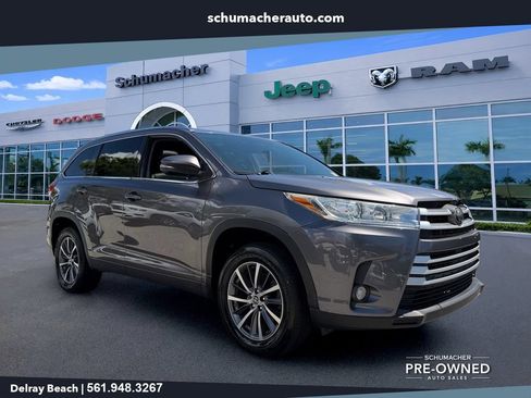 Used 2018 Toyota Highlander XLE FWD image 1