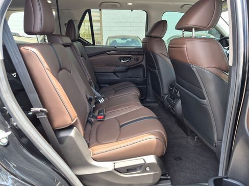 Used 2025 Honda Pilot Elite image 31
