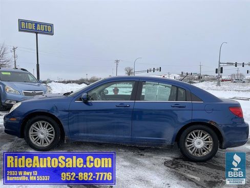 Used 2009 Chrysler Sebring Touring w/ Electronics Convenience Group image 8