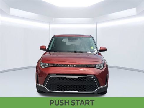 Used 2025 Kia Soul LX FWD image 11