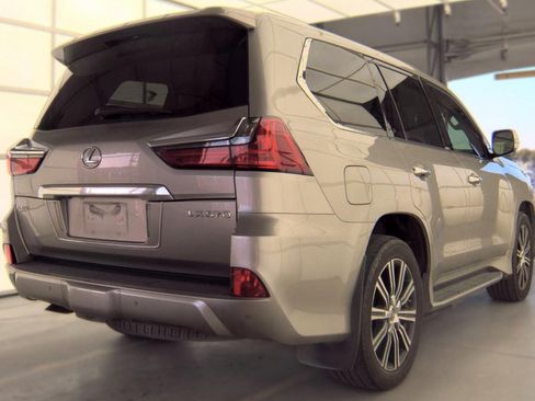 Used 2018 Lexus LX 570 4WD w/ Luxury Package image 2