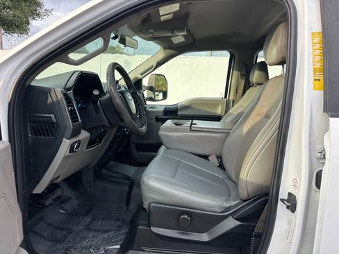 Used 2018 Ford F550 4x4 Crew Cab Super Duty image 8