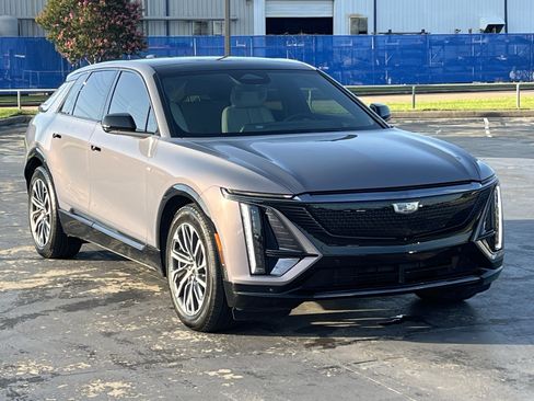 Used 2024 Cadillac Lyriq Sport AWD/4WD image 3