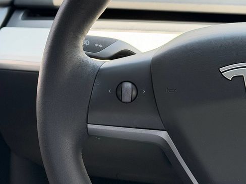 Used 2023 Tesla Model Y Long Range AWD/4WD image 43