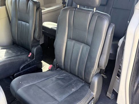 Used 2016 Chrysler Town & Country Touring w/ Driver Convenience Group FWD image 7