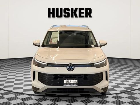 Used 2026 Volkswagen Tiguan SE AWD/4WD image 3