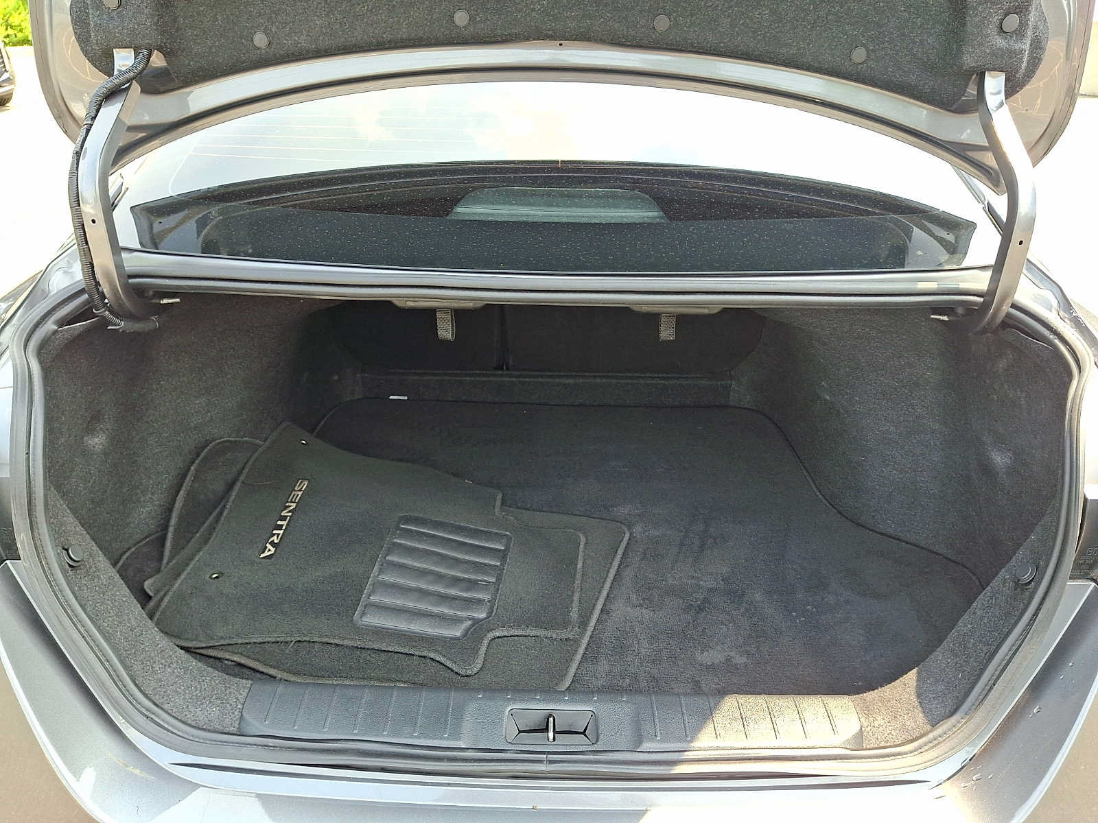 Used 2022 Nissan Sentra SR w/ Trunk Package FWD image 28