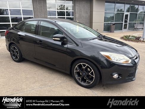 Used 2013 Ford Focus SE FWD image 1