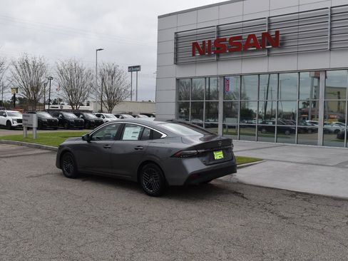 Used 2026 Nissan Sentra SV w/ SV Convenience Package FWD image 5