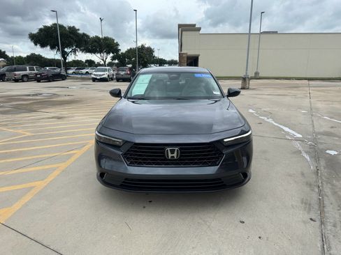 Certified 2025 Honda Accord SE image 3