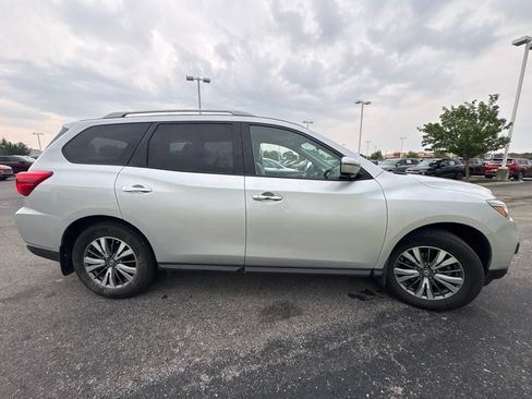 Used 2019 Nissan Pathfinder SL AWD/4WD image 13