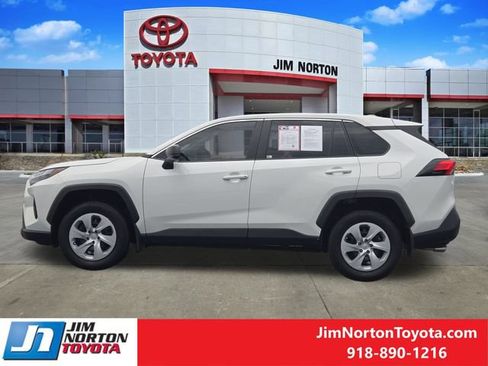 Used 2024 Toyota RAV4 LE AWD/4WD image 4